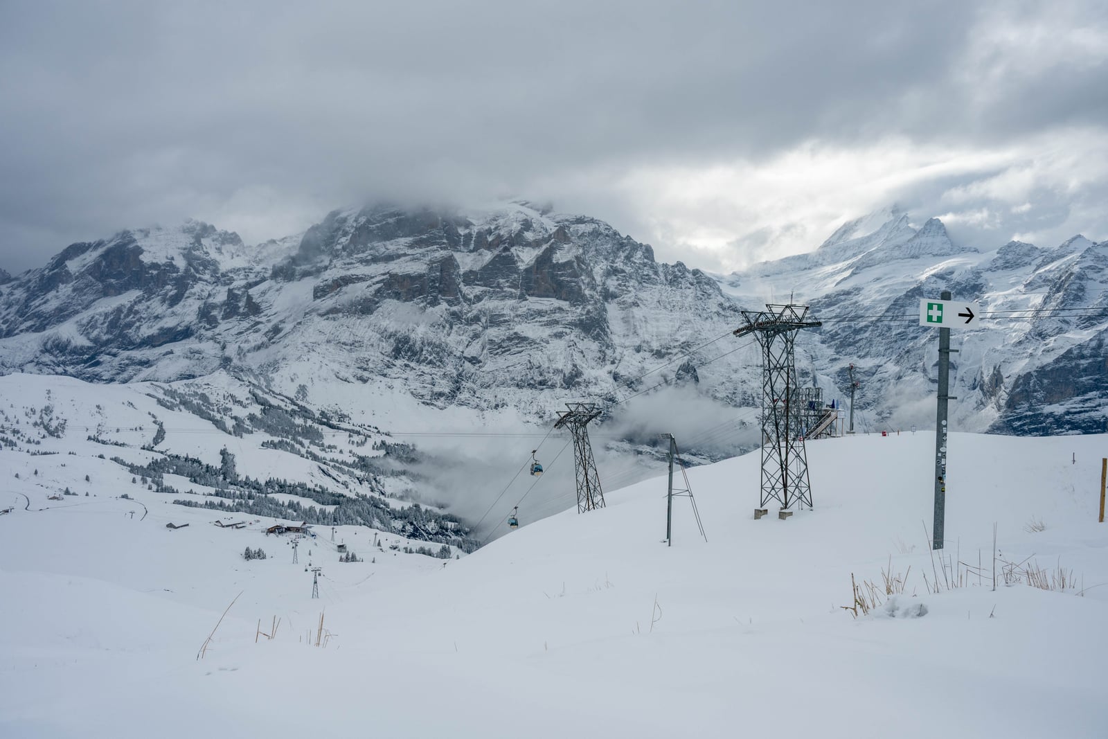 雲霧繚繞的雪山纜車與壯麗高山風景｜2024/09 瑞士