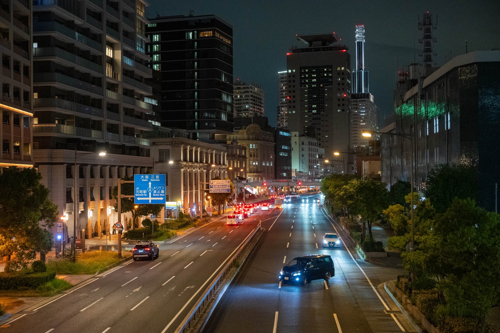 夜色下的城市街道車流｜2024/10 神戶