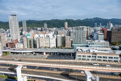 港灣震災紀念公園俯瞰城市天際線｜2024/10 神戶