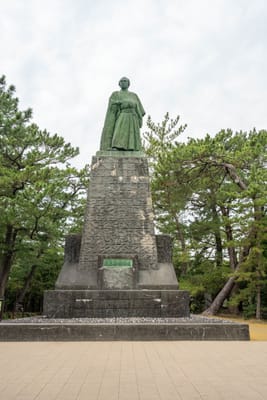 龍王岬海灣的坂本龍馬銅像｜2025/04 西日本賞櫻