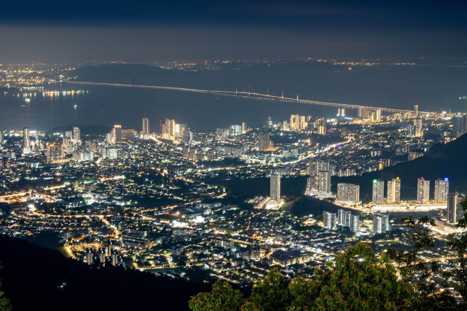 昇恆觀景平臺俯瞰璀璨港灣夜景｜2025/07 馬來西亞檳城