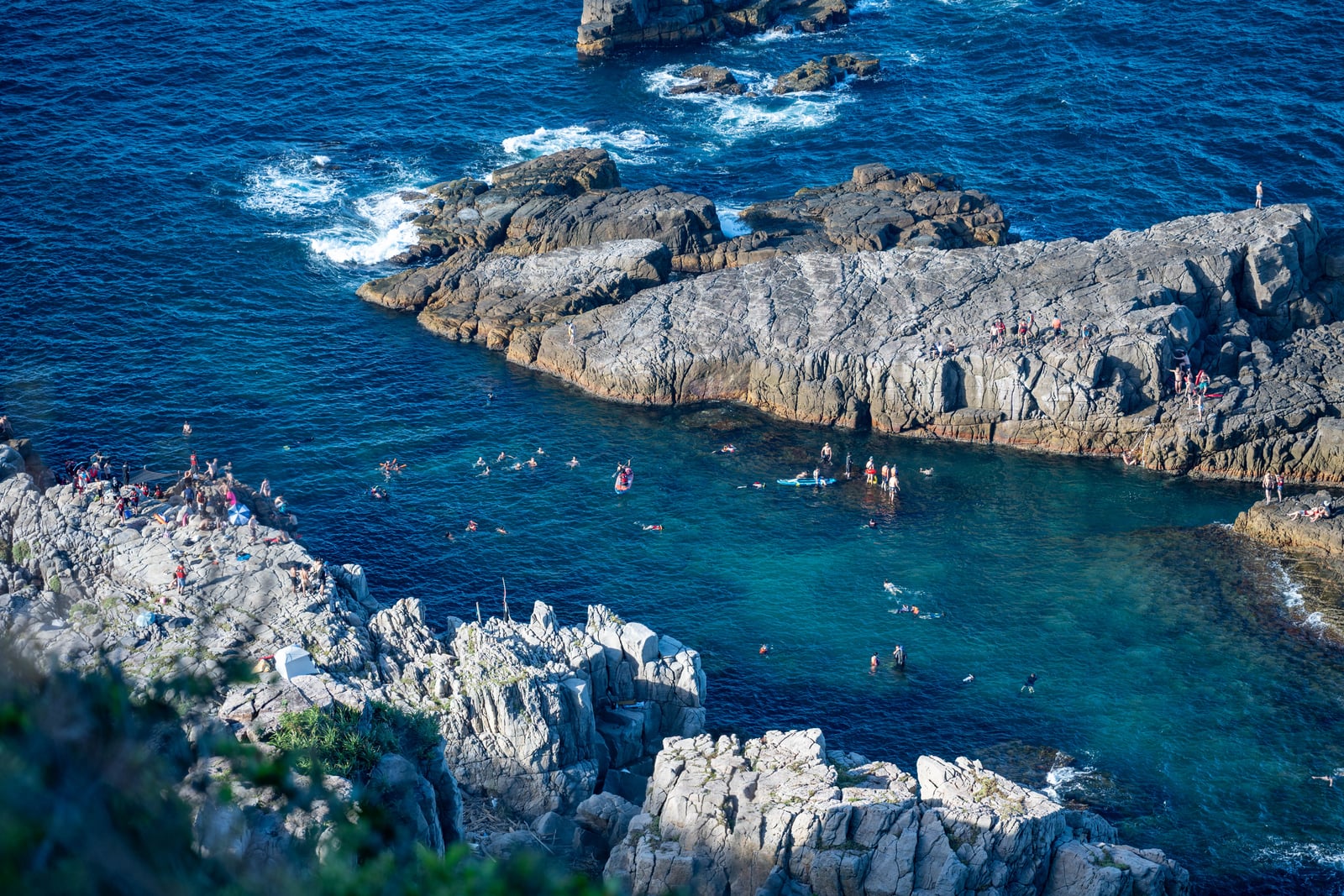 湛藍海灣中的夏日戲水時光｜2025/08 鼻頭角/龍洞/南雅奇岩/水湳洞