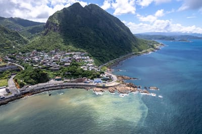 瑞芳海岸線的沈睡沙皮狗岩與山海景致｜2025/08 鼻頭角/龍洞/南雅奇岩/水湳洞