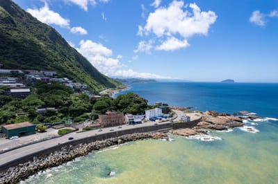 陰陽海畔的湛藍海岸線與公路｜2025/08 鼻頭角/龍洞/南雅奇岩/水湳洞