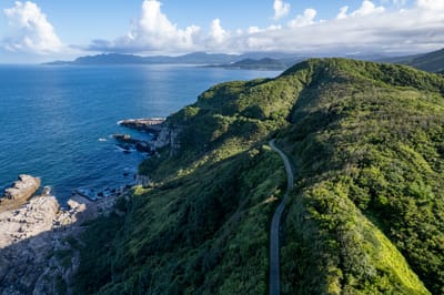 俯瞰翠綠山稜與湛藍海岸線｜2025/08 鼻頭角/龍洞/南雅奇岩/水湳洞