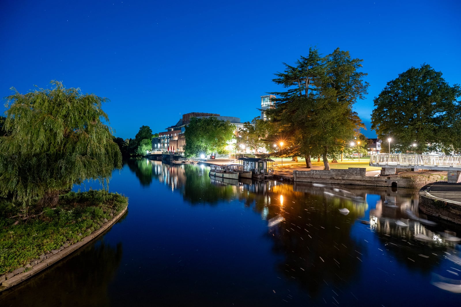 亞芳河畔 Stratford Canal 迷人的夜景與倒影｜2025/09 英國