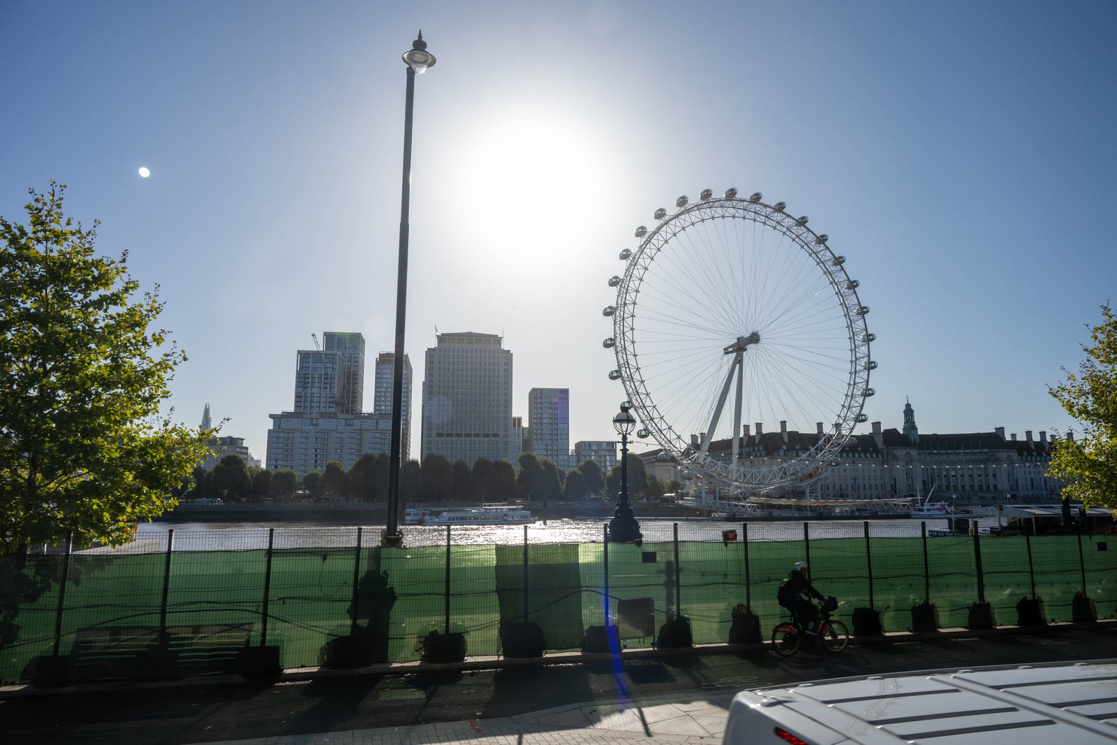 晨光中的倫敦眼與泰晤士河岸風光｜2025/09 英國