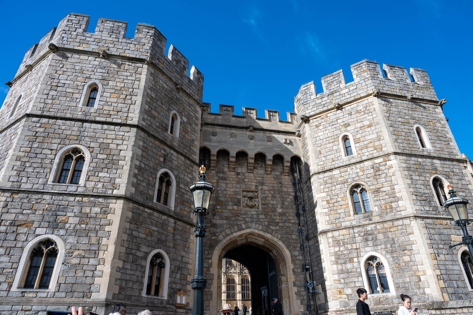 溫切斯特塔宏偉的石造城牆與拱門｜2025/09 英國