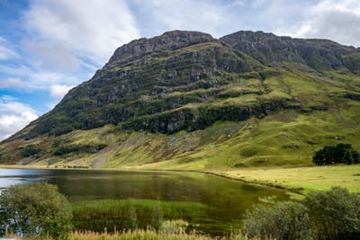 群山環抱的湖畔翠綠山谷景致｜2025/09 英國