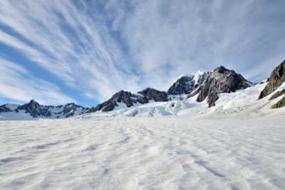 Franz Josef Glacier 冰河壯麗山景與藍天白雲