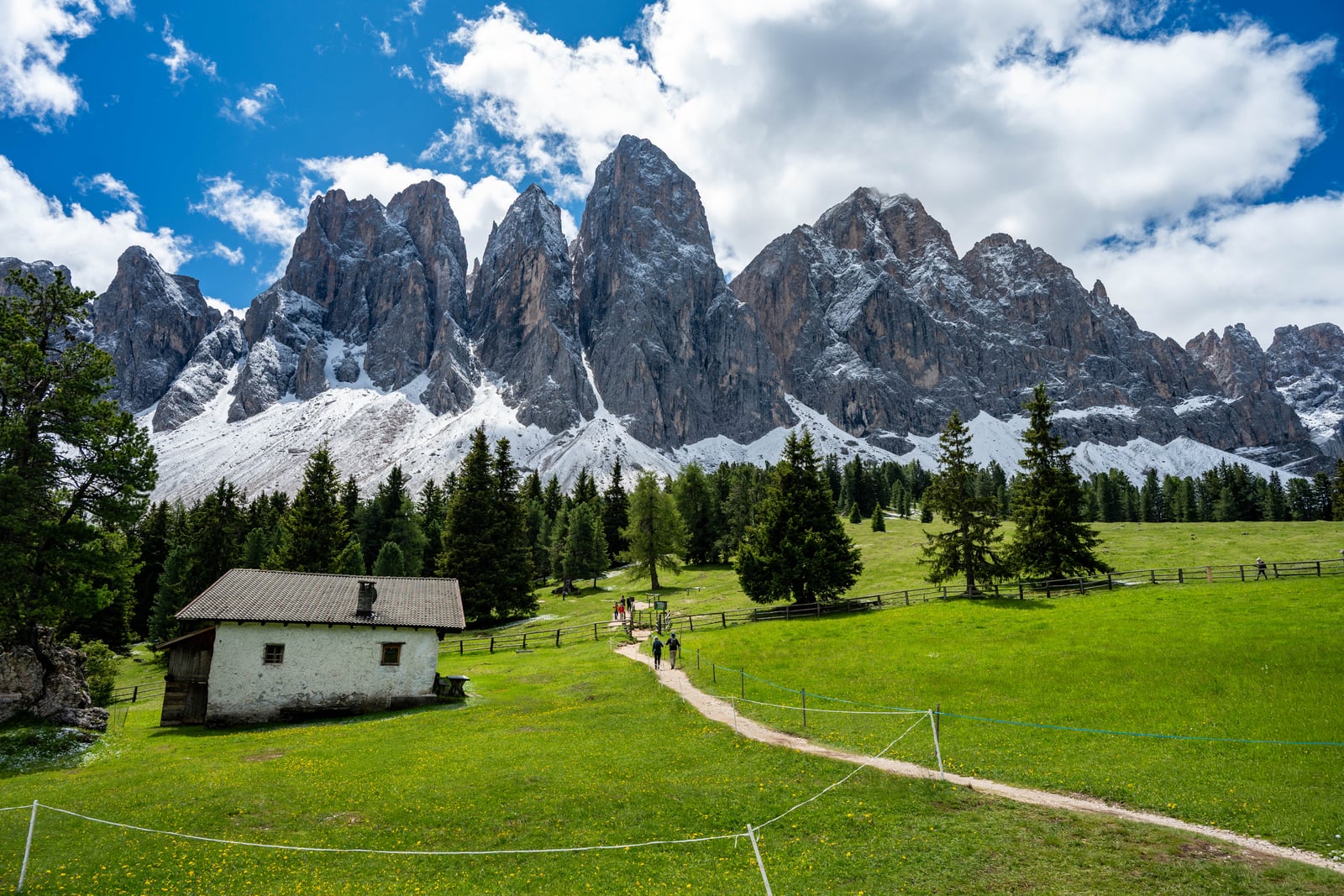 Seceda 刀鋒稜線下的綠野山屋｜2026/06 阿爾卑斯山脈之多洛米堤