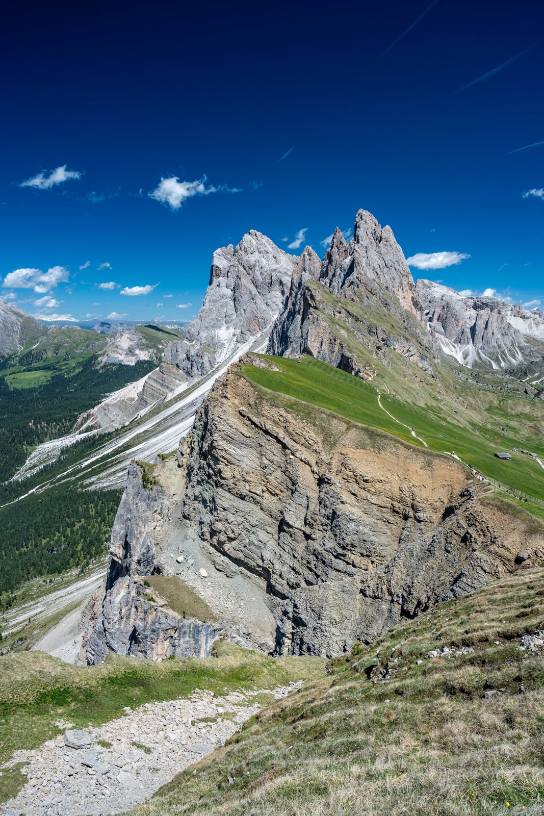 Seceda 壯麗的刀鋒稜線與高山草地｜2026/06 阿爾卑斯山脈之多洛米堤