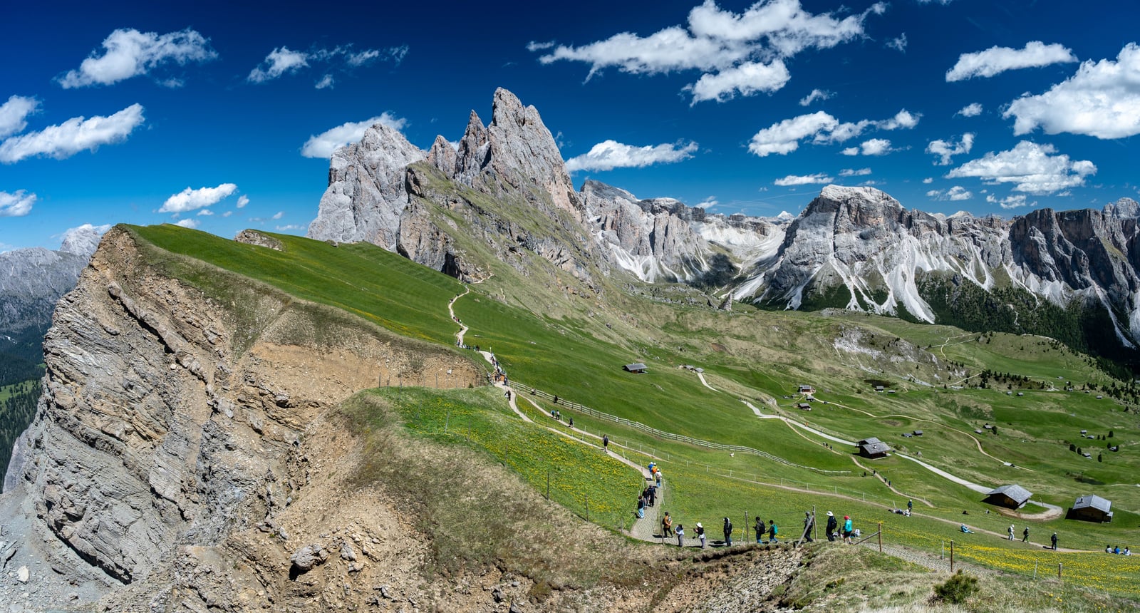 Seceda 壯麗刀鋒稜線與翠綠山徑｜2026/06 阿爾卑斯山脈之多洛米堤