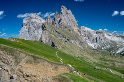 Seceda 壯麗刀鋒稜線與翠綠山坡