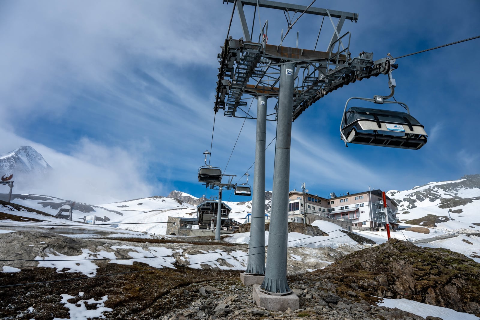 群山環抱的高山纜車與纜車站風光｜2026/06 阿爾卑斯山脈之德奧邊境