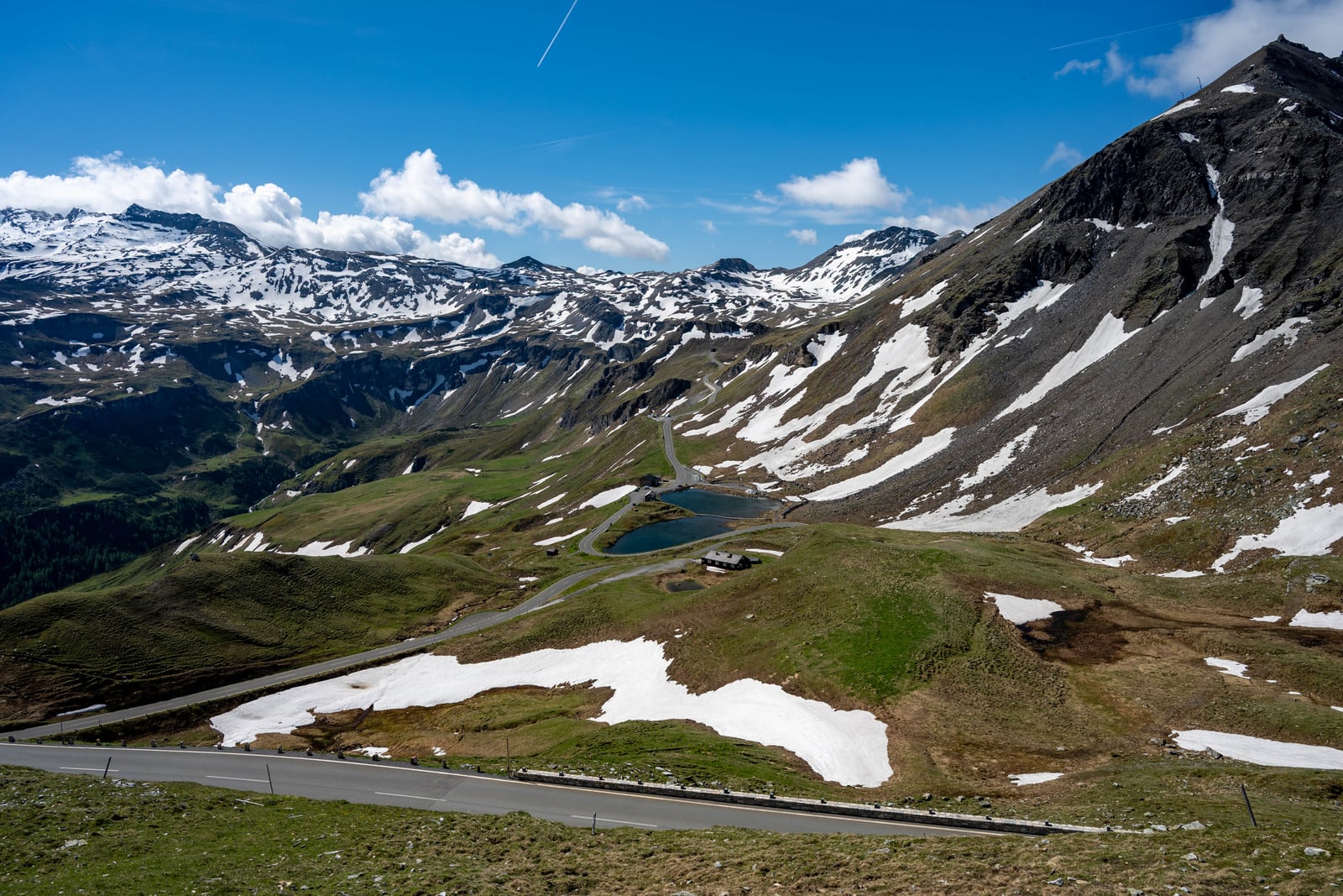 群山環抱的高山公路與殘雪風光｜2026/06 阿爾卑斯山脈之德奧邊境