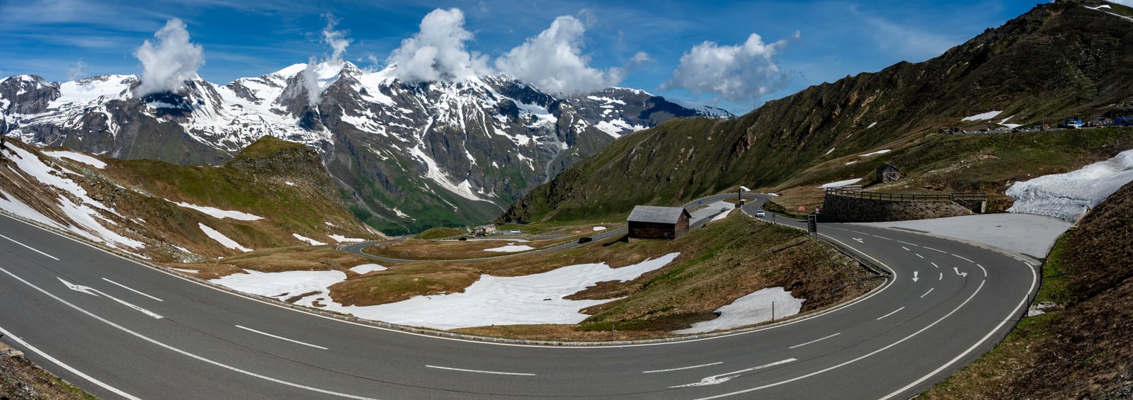 群山環繞的蜿蜒公路與殘雪景致｜2026/06 阿爾卑斯山脈之德奧邊境