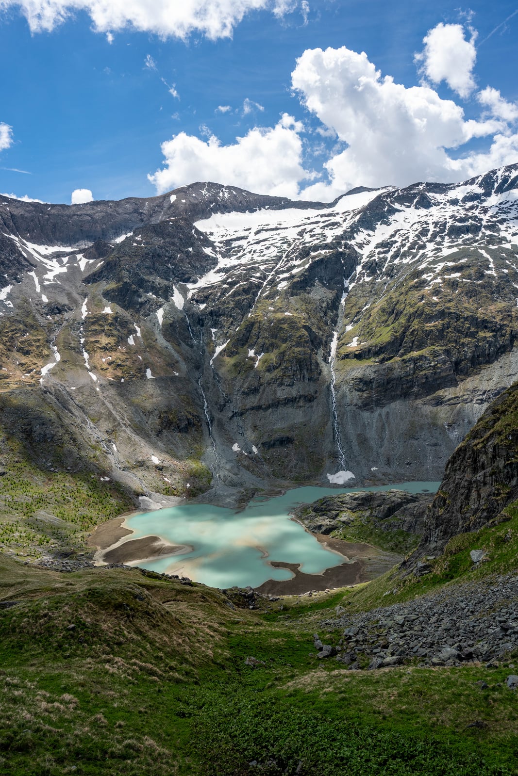 群山環抱的冰河湖泊與殘雪風光｜2026/06 阿爾卑斯山脈之德奧邊境