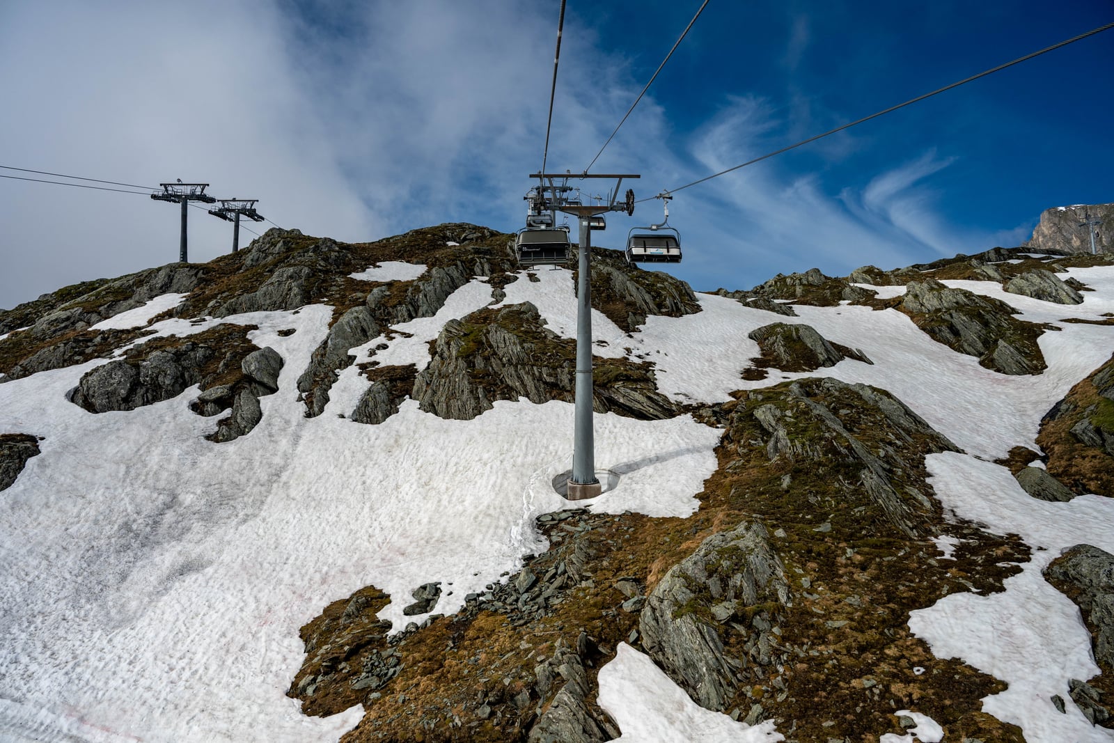 群山之間的纜車與殘雪高山風光｜2026/06 阿爾卑斯山脈之德奧邊境