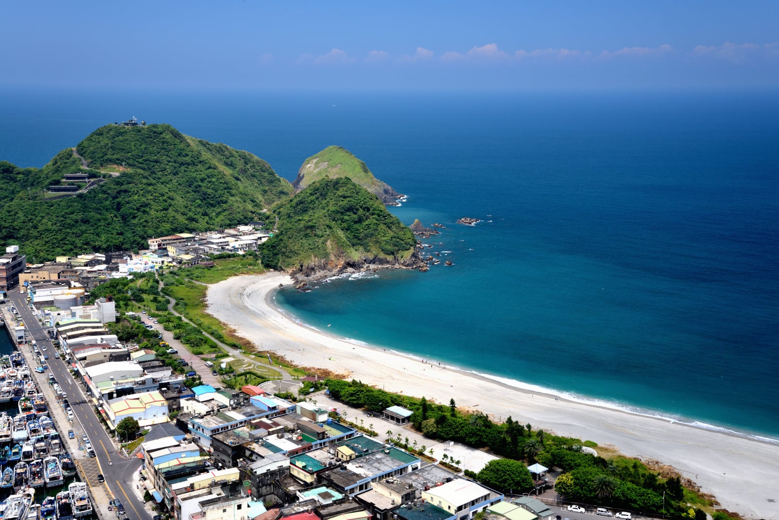南方澳觀景臺俯瞰蔚藍海岸與內埤海灘｜國內本島（北/中/東部）