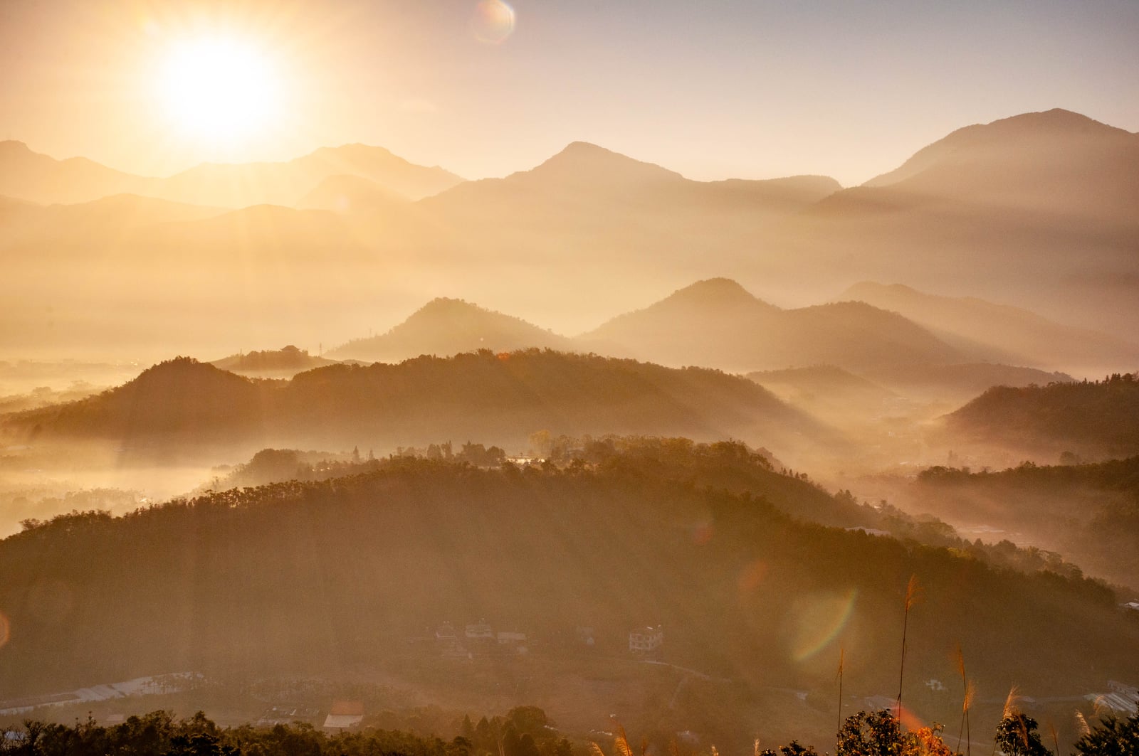槌仔寮晨光山嵐層疊美景｜國內本島（北/中/東部）