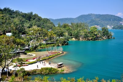向山遊客中心湖畔風光與景觀步道