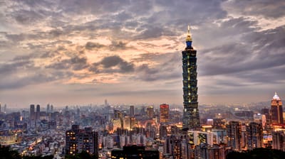 象山遠眺臺北盆地與黃昏雲彩