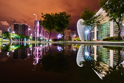 中鋼總部大樓夜景與水面完美倒影