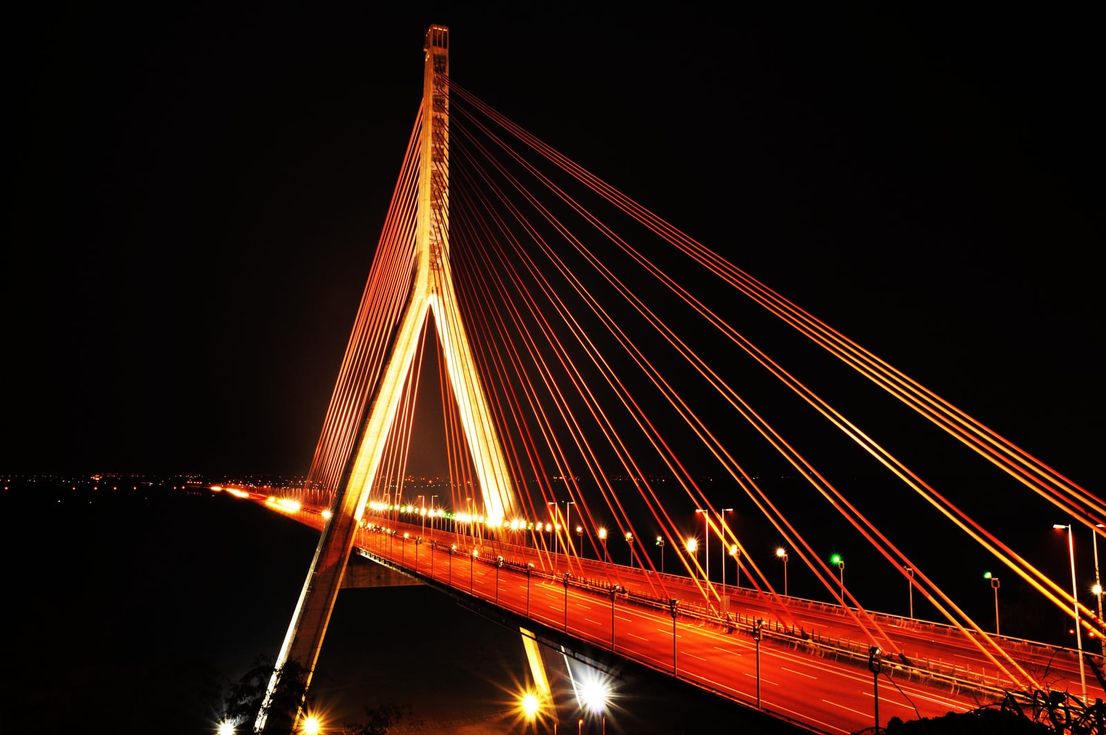 夜色中亮起燈火的高屏溪斜張橋｜國內本島（南部）