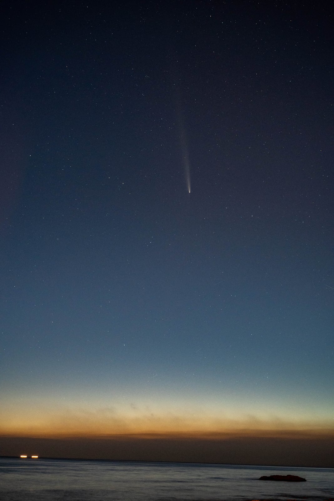 萬里桐夜空中的紫金山阿特拉斯彗星｜國內本島（南部）