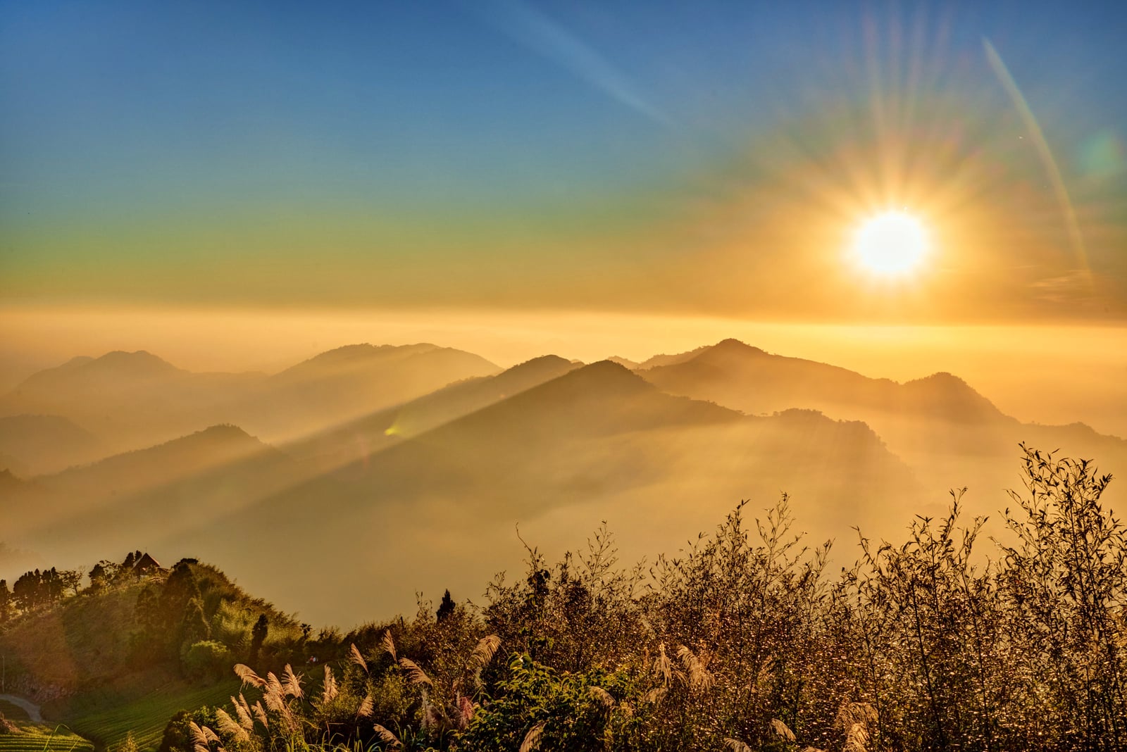 二延平步道觀雲平台的夕陽與層疊山巒｜國內本島（南部）