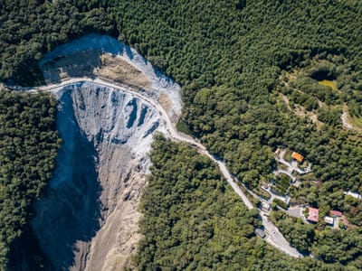 長青祠旁的大崩壁與山間公路空拍