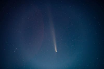 萬里桐夜空中的紫金山阿特拉斯彗星