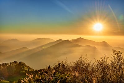 二延平步道觀雲平台的夕陽與層疊山巒