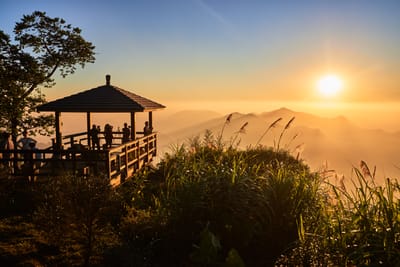 二延平步道觀雲平台夕陽與涼亭剪影